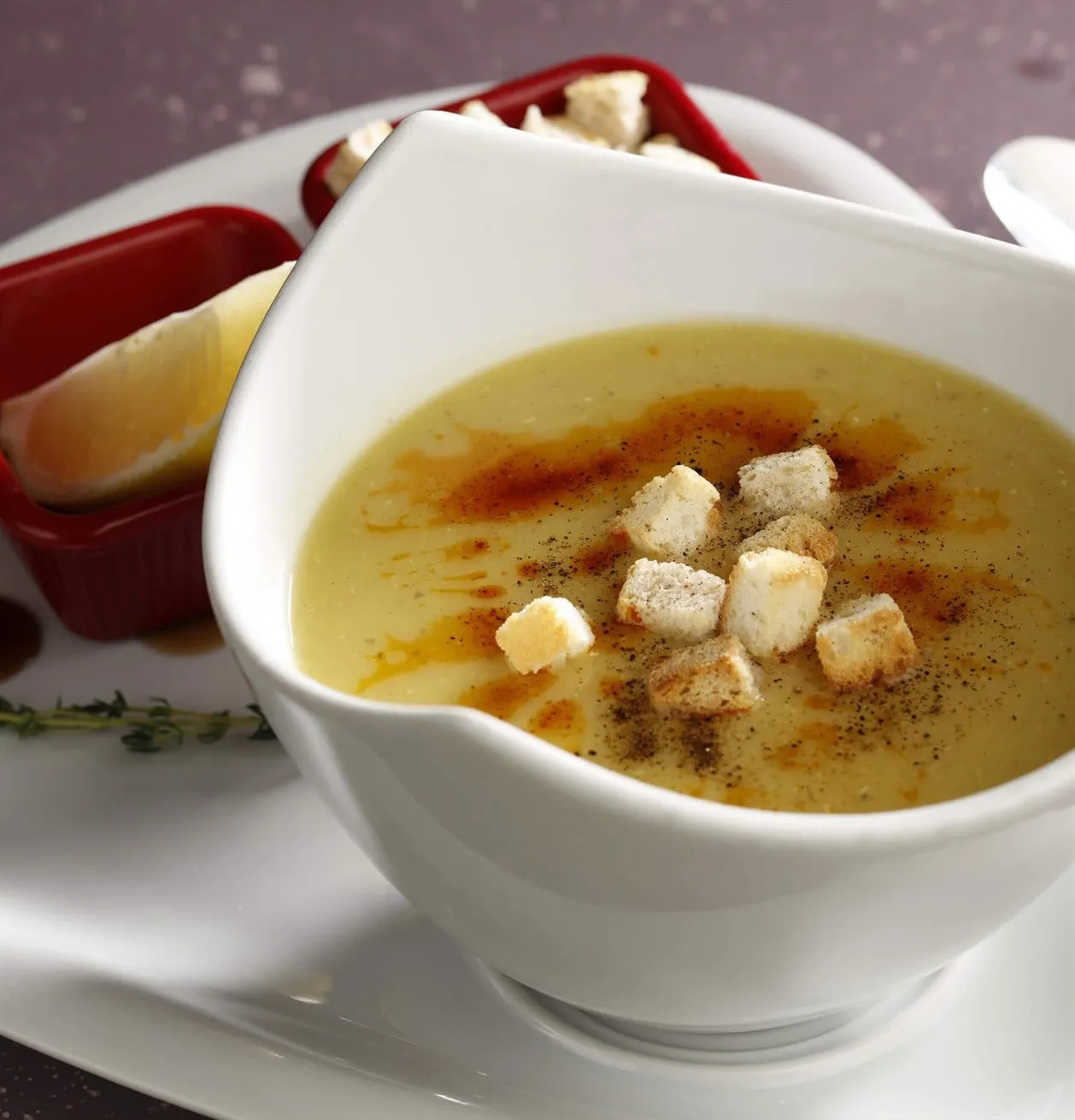 Esta Yemek Mercimek Çorbası - geleneksel Türk mercimek çorbası